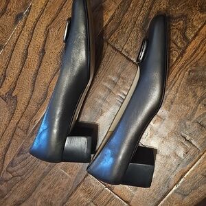 Vtg Salvatore Ferragamo Caramel Leather Loafers with Front Buckle. Gently Used.